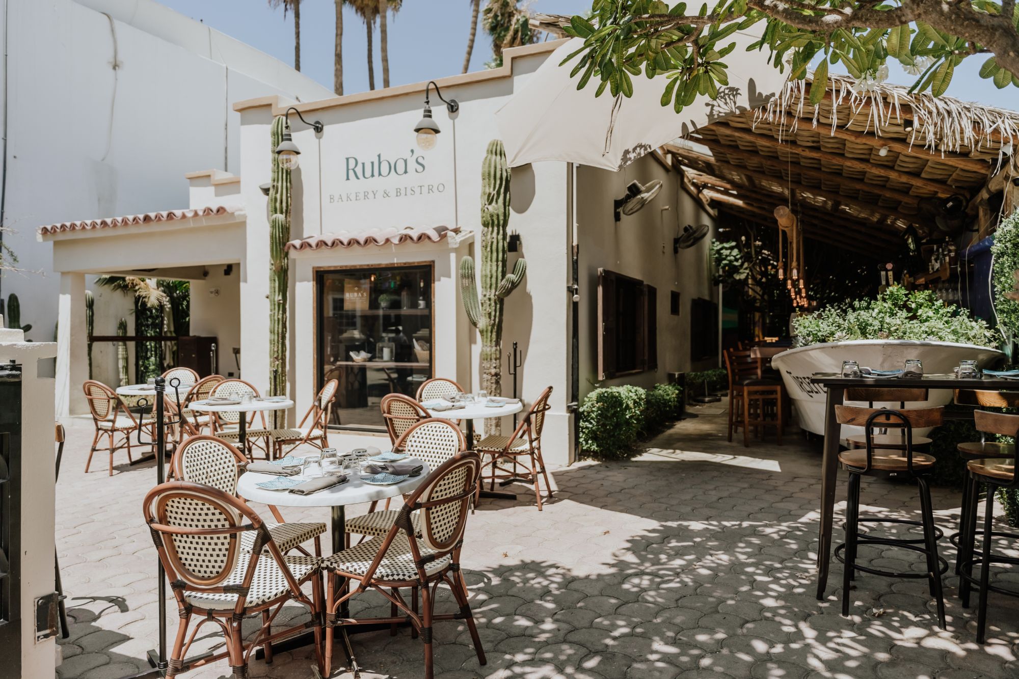 El bistró, de noche — Cenas con alma en la terraza de nuestra casa.